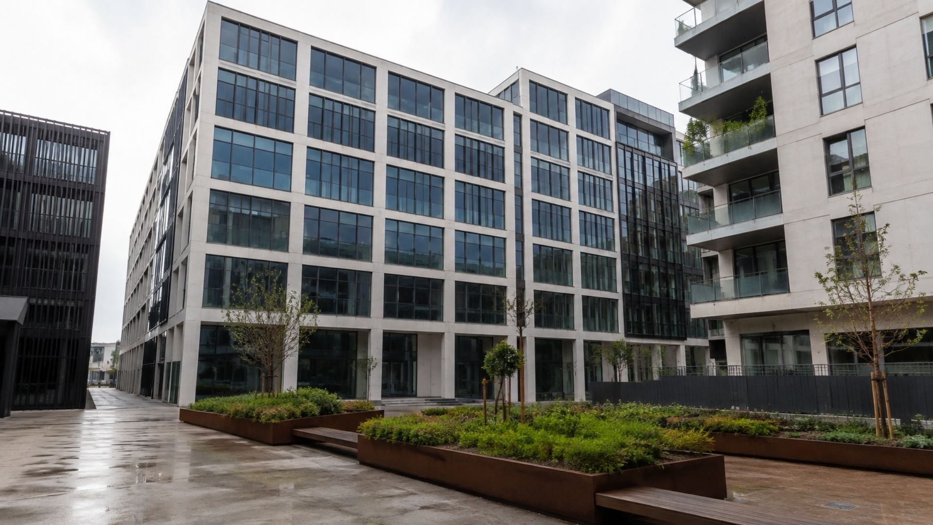 Edificio de oficinas que podría convertirse en vivienda protegida en Cataluña